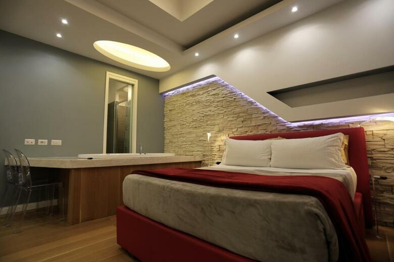 Hotel Luxury On The River