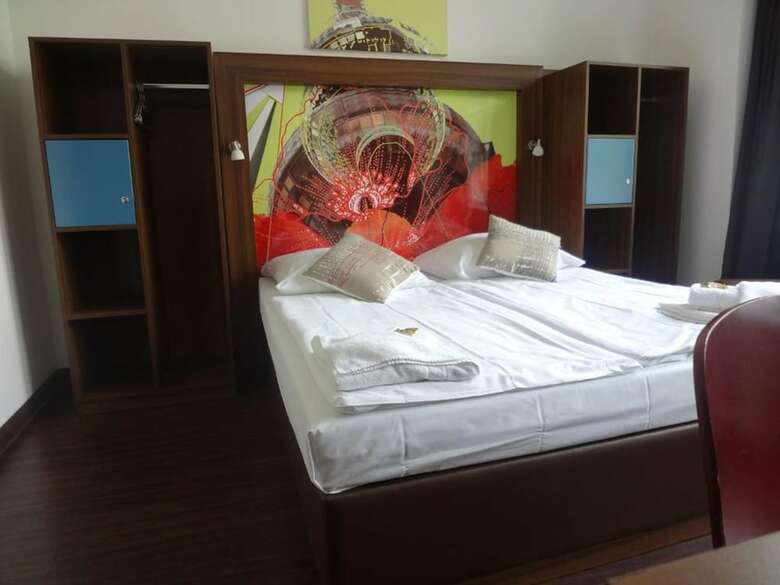 Hotel 103