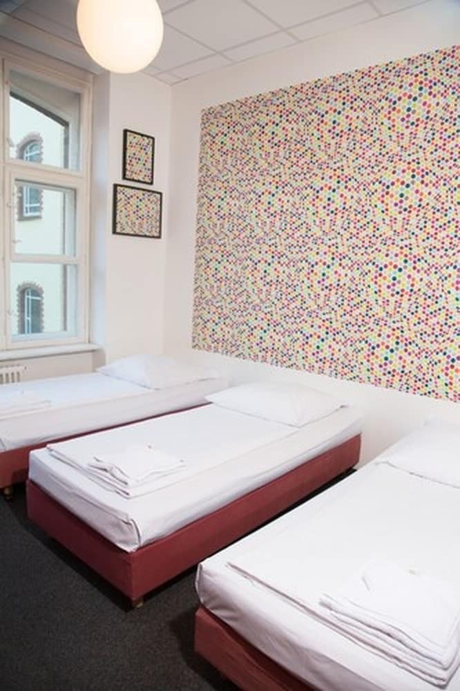 Hotel 103