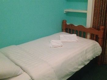 Twin Lions Hotel