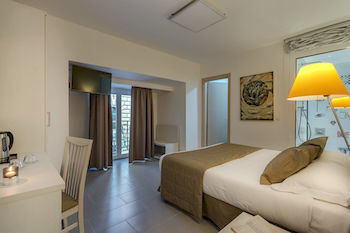 Hostal Trevi Palace Hotel