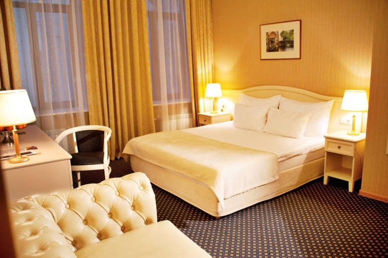 Aston Hotel