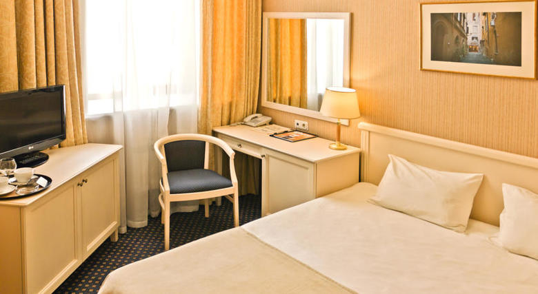Aston Hotel