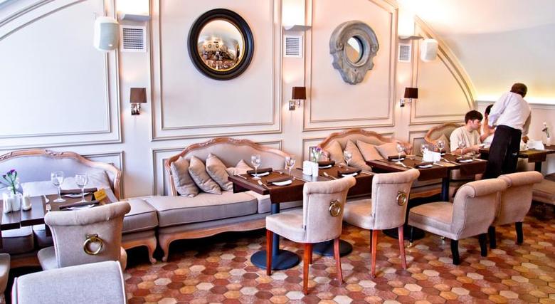 Aston Hotel