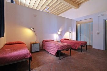 Orsa Maggiore Hostel - Caters To Women