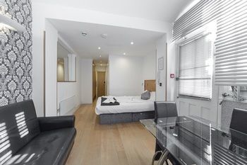 Aparthotel Hyde Park Superior Apartments