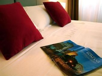 Suites Farnese Design Hotel