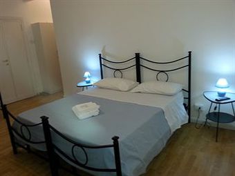 Bed & Breakfast Le Mille E UNA Roma