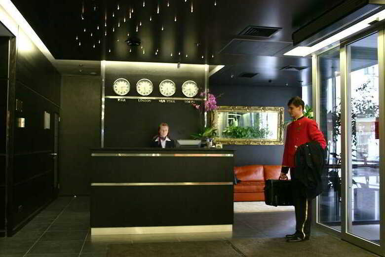 Royal Square Hotel & Suites