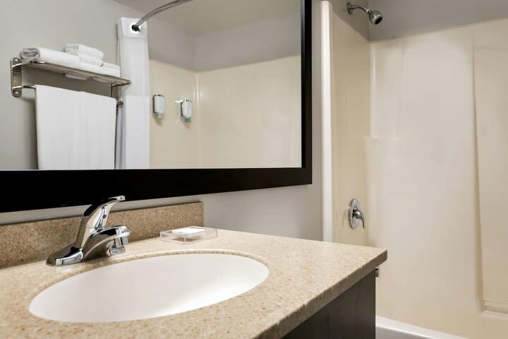 Hotel Travelodge Suites New Glasgow