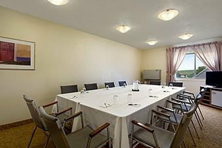 Hotel Travelodge Suites New Glasgow