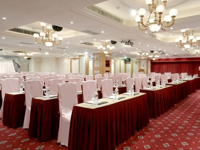 Hotel Cosmos (family)