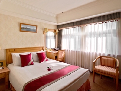 Hotel Cosmos (family)