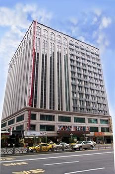 Hotel Cosmos (family)