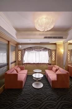 Hotel Cosmos (family)
