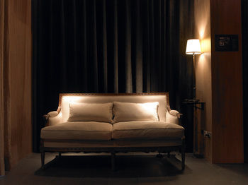 Hotel Quote (t Room)