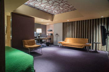Hotel Quote (t Room)