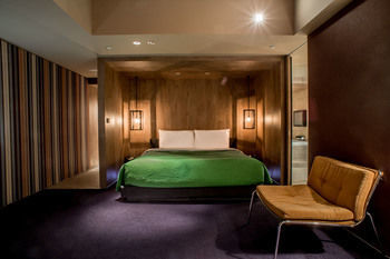 Hotel Quote (t Room)