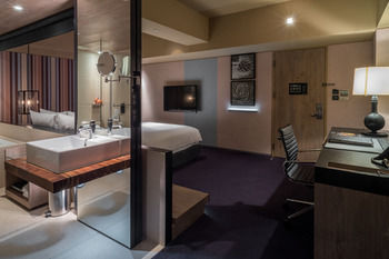 Hotel Quote (t Room)