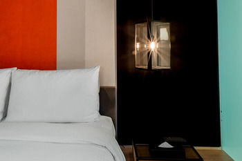 Hotel Quote (t Room)