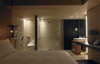 Hotel Quote (t Room)
