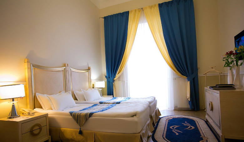 Metro Hotel Apartments