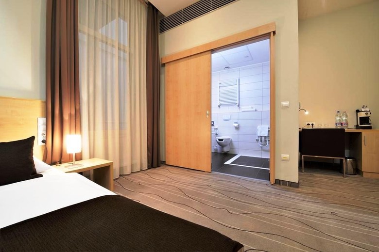Promenade City Hotel