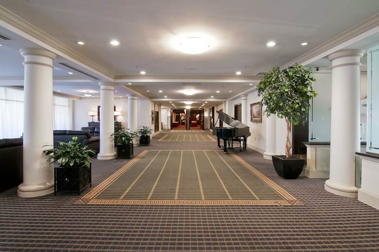 Chateau Lacombe Hotel