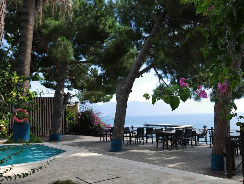 Arora Hotel