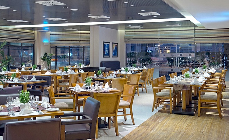 Yassat Gloria Hotel & Apartments