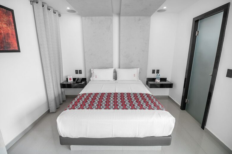 Six Hotel