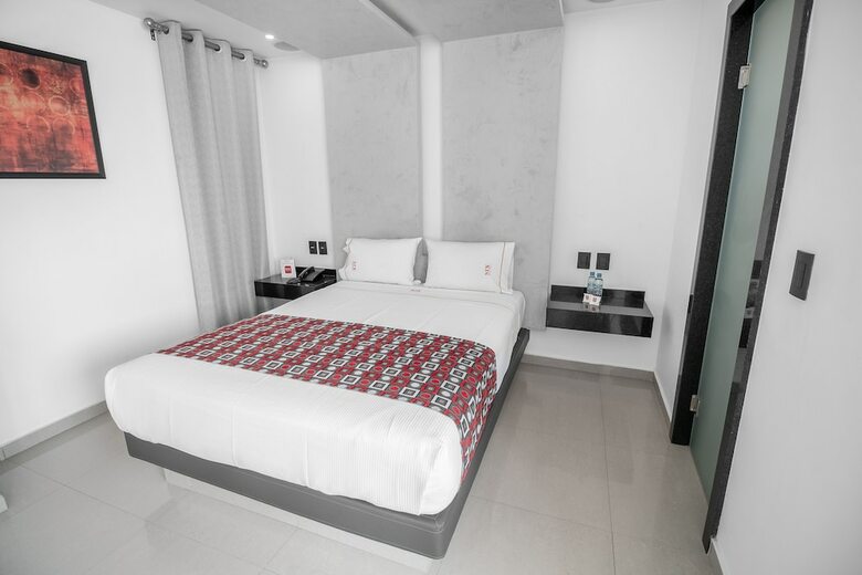 Six Hotel