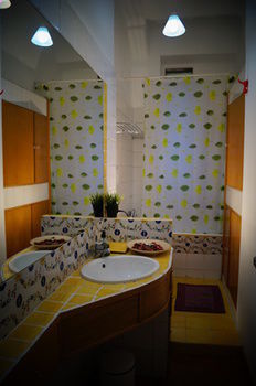 B&B I Am Here - Central Station
