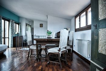 Hostal Florentia Suites