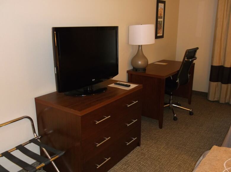 Hotel Comfort Inn & Suites (.)