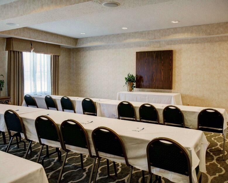 Hotel Comfort Inn & Suites (.)