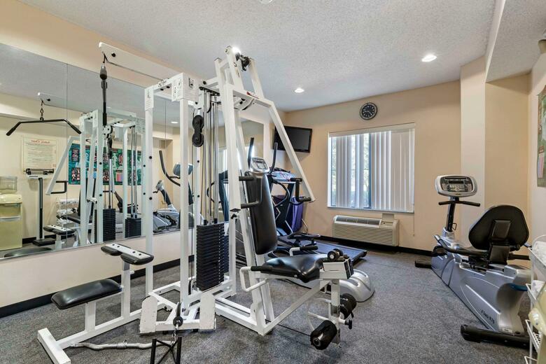 Hotel Comfort Inn & Suites (.)