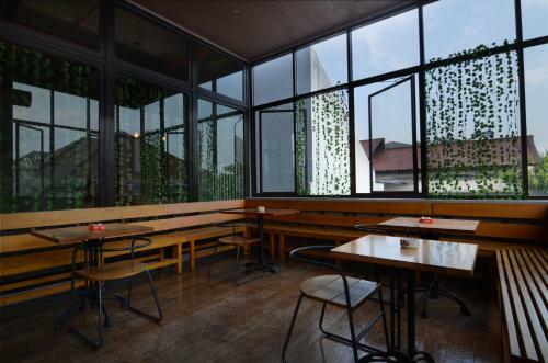 Yello Hotel Jemursari