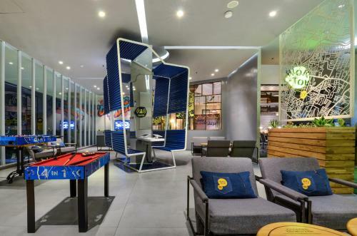 Yello Hotel Jemursari