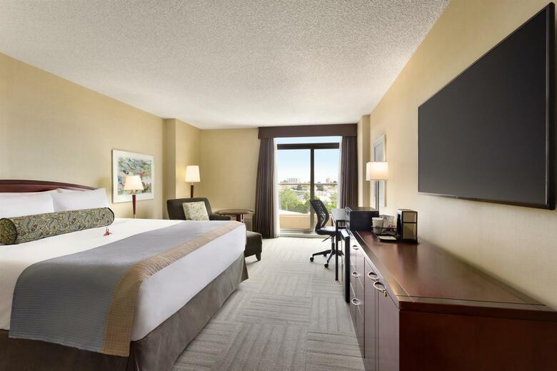 Coast Victoria Harbourside Hotel & Marina