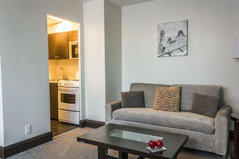 Embassy Hotel & Suites Ottawa
