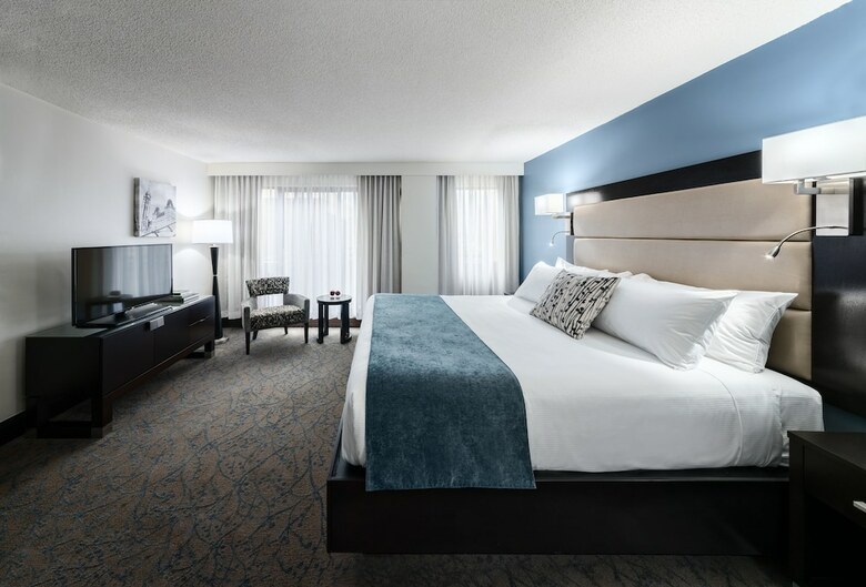 Embassy Hotel & Suites Ottawa