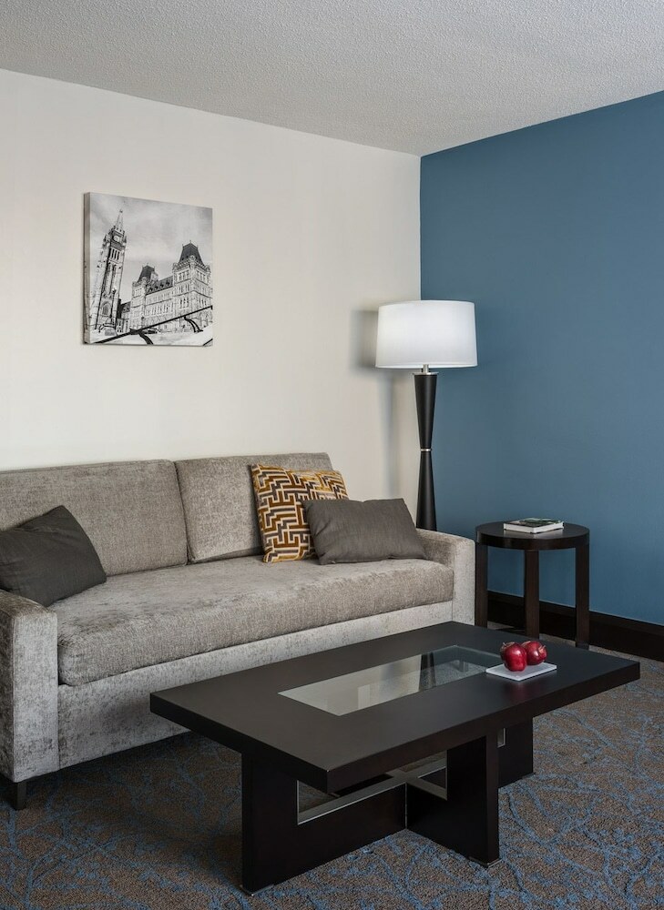 Embassy Hotel & Suites Ottawa