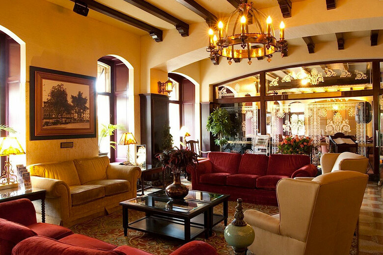 Clarendon Hotel