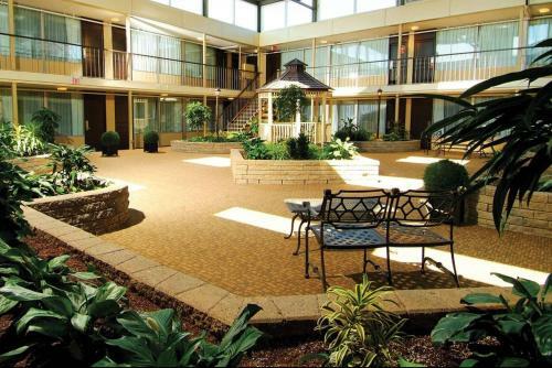 Hotel Skyline Inn