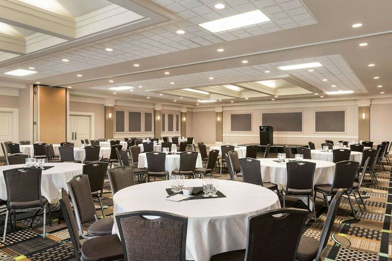Hotel Executive Royal Inn North Calgary