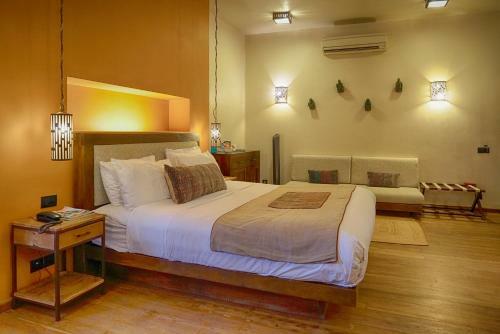 Hotel 1st Gate Home- Fusion