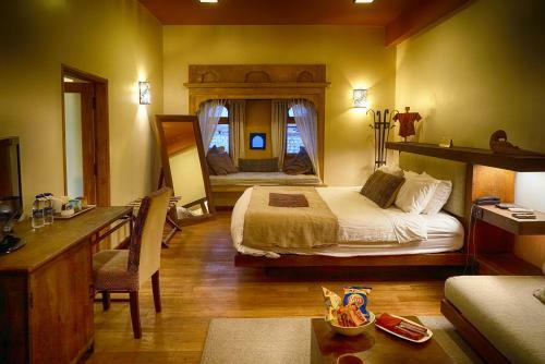 Hotel 1st Gate Home- Fusion