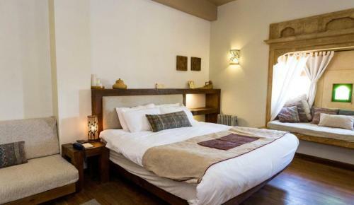 Hotel 1st Gate Home- Fusion