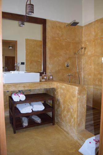 Hotel 1st Gate Home- Fusion